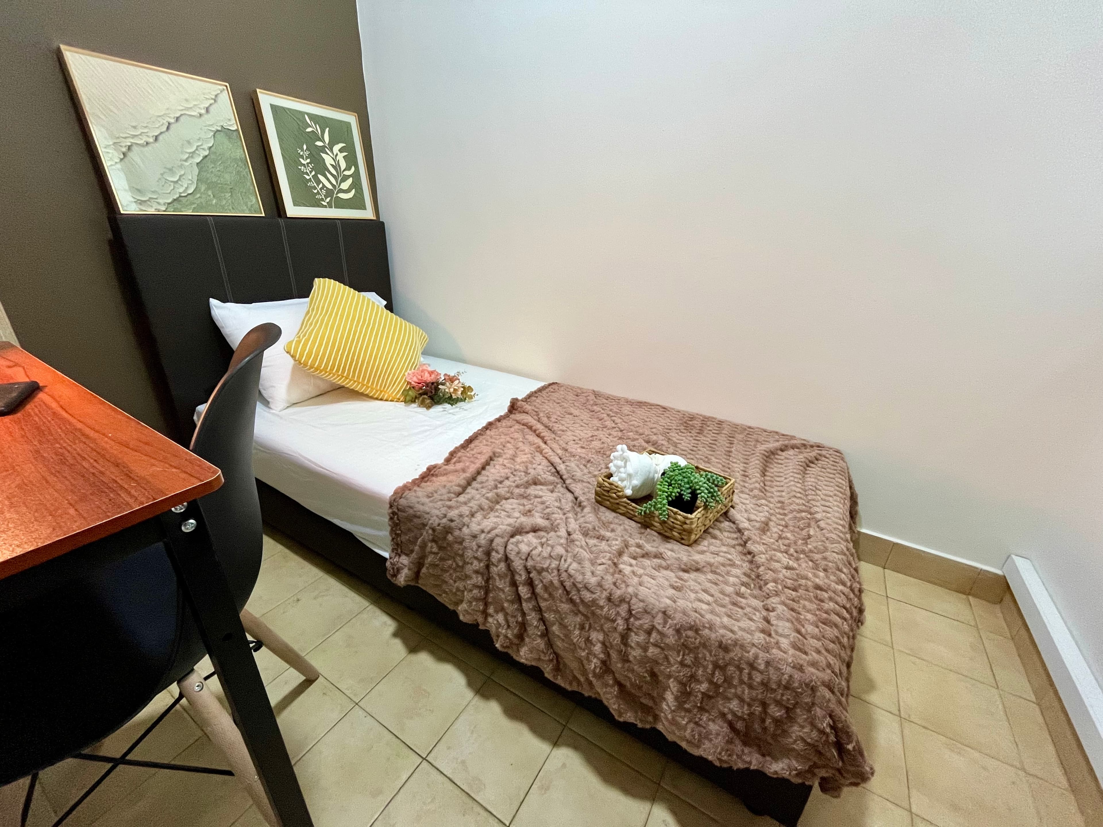 Common Bedroom 6 in Yew Mei Green - Image 2